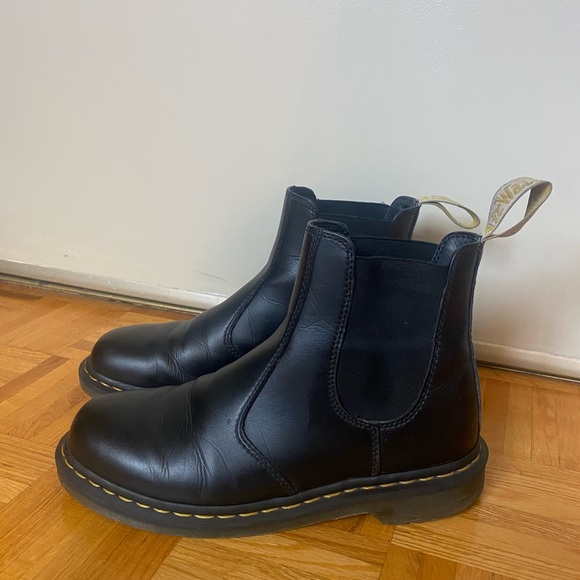 Dr. Martens Shoes - Dr. Martens unisex Vegan Felix Chelsea Boots